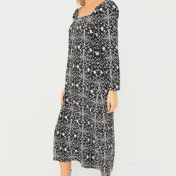 Square Neck Sabrina Midi Dress -Outlet Toggify Store 1e3y81YnnZu5FAEZhmcP6VMBj4jxf5tK 1 scaled