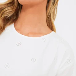 White Elysse Embroidery Shortsleeve Tunic -Outlet Toggify Store 4OitF7k250i3zNPnAQJPOKqNdNTnPLIX 1 scaled