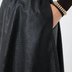 Black Vilma Vegan Leather Embossed Skirt -Outlet Toggify Store IEMmtQDjvCtUsYwJN9Iy1rXoO8wbTwJi 1