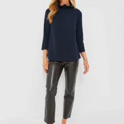 Navy Faye Blouse 11 Navy Faye Blouse -Outlet Toggify Store JkNhDCS5l3E3Rb1agjDRZ4G0bVxUaHpV 1 scaled