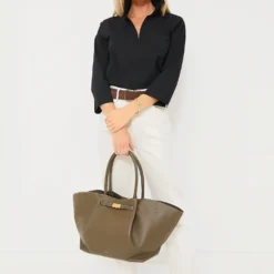 Black Sullivan Stand Collar Blouse -Outlet Toggify Store Pnepbd2bdAe7nyP8RGnQA111szhYt4ix 1 scaled