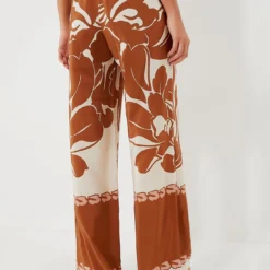 Brown Spray Of Flowers Wide Leg Pants 9 Brown Spray Of Flowers Wide Leg Pants -Outlet Toggify Store SCIai5wxFgIm5MUoXrDvWTXFbjSRvISw 1