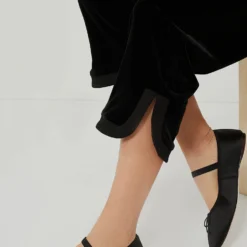 Black Velour Jojo Pants -Outlet Toggify Store eWpcmxRVkRWPDNcDy3yMlLpXKWYQdvHQ 1 scaled