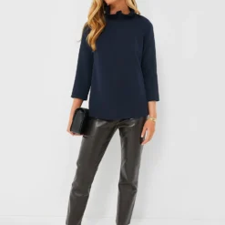 Navy Faye Blouse 8 Navy Faye Blouse -Outlet Toggify Store gSG6UjVrdok9SfYkzfahCoS6wxHdFzLG 1 scaled