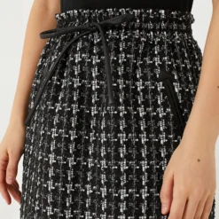 Onyx Tweed Cece Skirt -Outlet Toggify Store w6kKHDVrieHjqCo6niBhkIal8ZBzMzQU 1 scaled